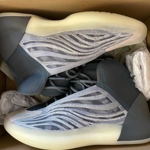 Yeezy QNTM high top like new